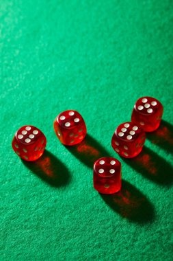 Close-up of dealer hand showing blackjack and split-pair options on cr7777 table